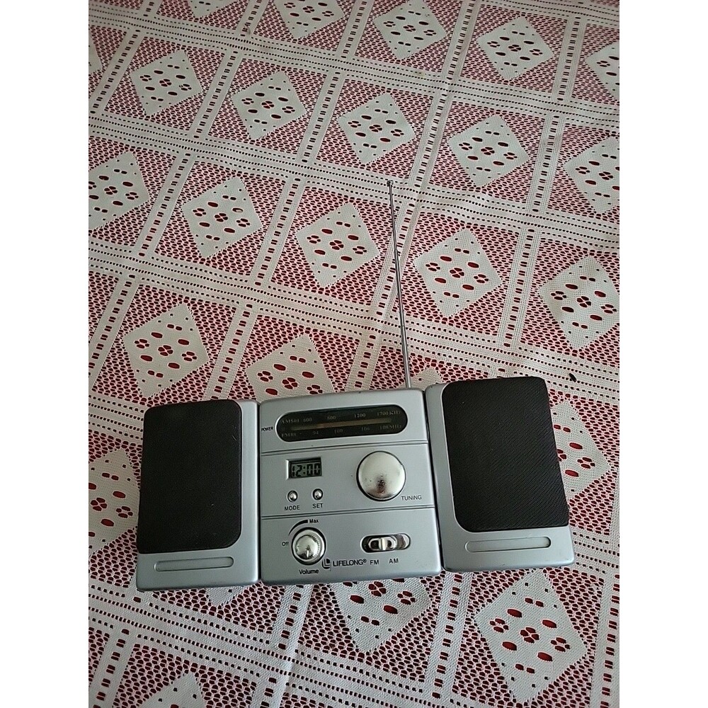 Vtg Lifelong Baby Boom Box Silver Portable Mini AM/FM Radio 8157 Clock/Antenna